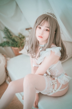 Bambi 밤비, DJAWA ‘Reine de Blanc’